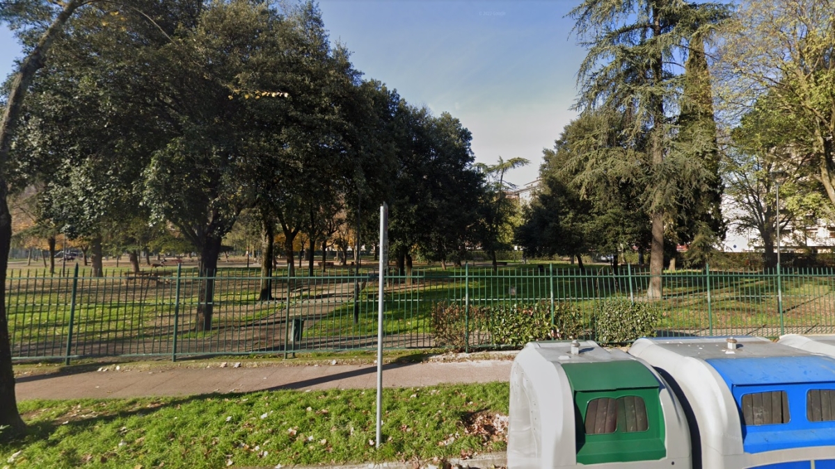 Firenze, 13enne rapinato in un giardino a Novoli: gli portano via telefono e portafoglio