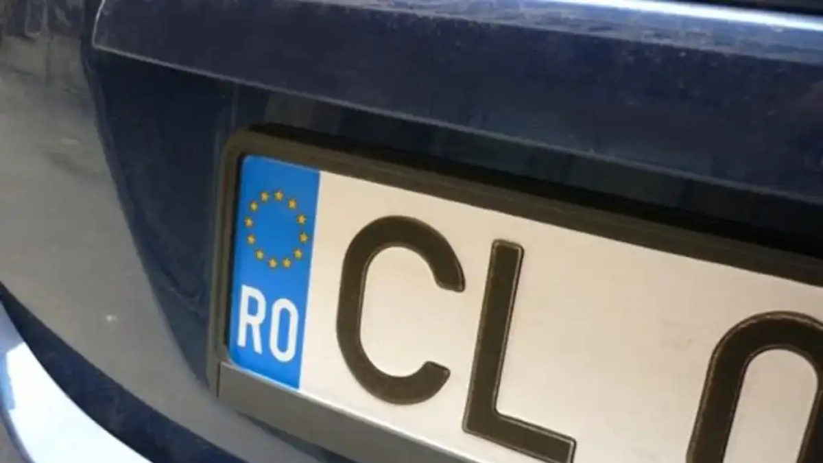 Veicoli con targa estera, Rastrelli (FdI) interroga il governo: sono 35 mila in Campania, danni fiscali e concorrenza sleale