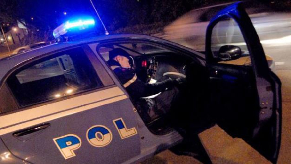 Afragola, rapina con sequestro di persona: arrestati cinque giovani tra i 14 e i 20 anni