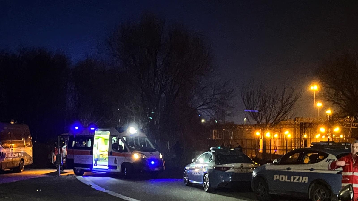 Sparatoria a Milano, 20enne ucciso da un poliziotto. «Aveva una pistola a salve» | Salvini: «Io con l