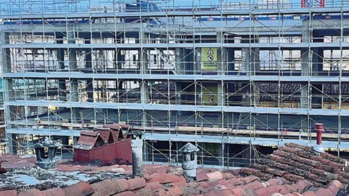 Firenze, la procura apre un fascicolo sul «cubo nero» di San Gallo: accertamenti sull'ex ospedale militare che diventerà resort di lusso