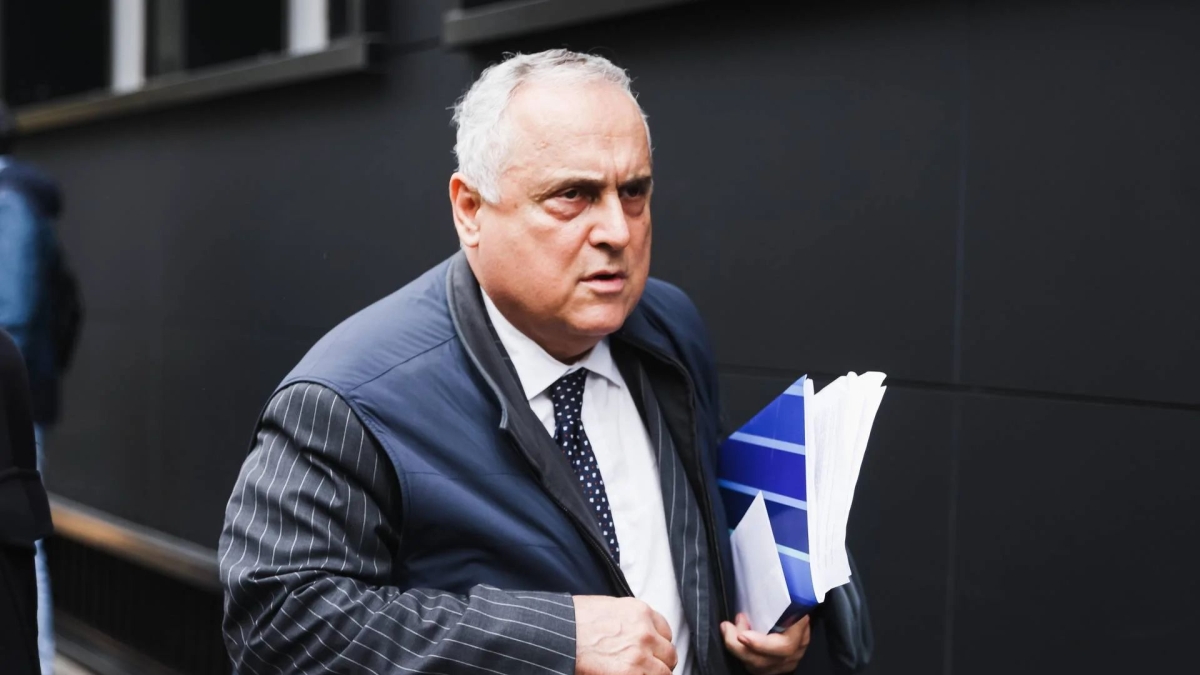 Lotito, insulti e minacce sul cellulare privato: ora indaga la procura. Lui: «Male non fare, paura non avere»