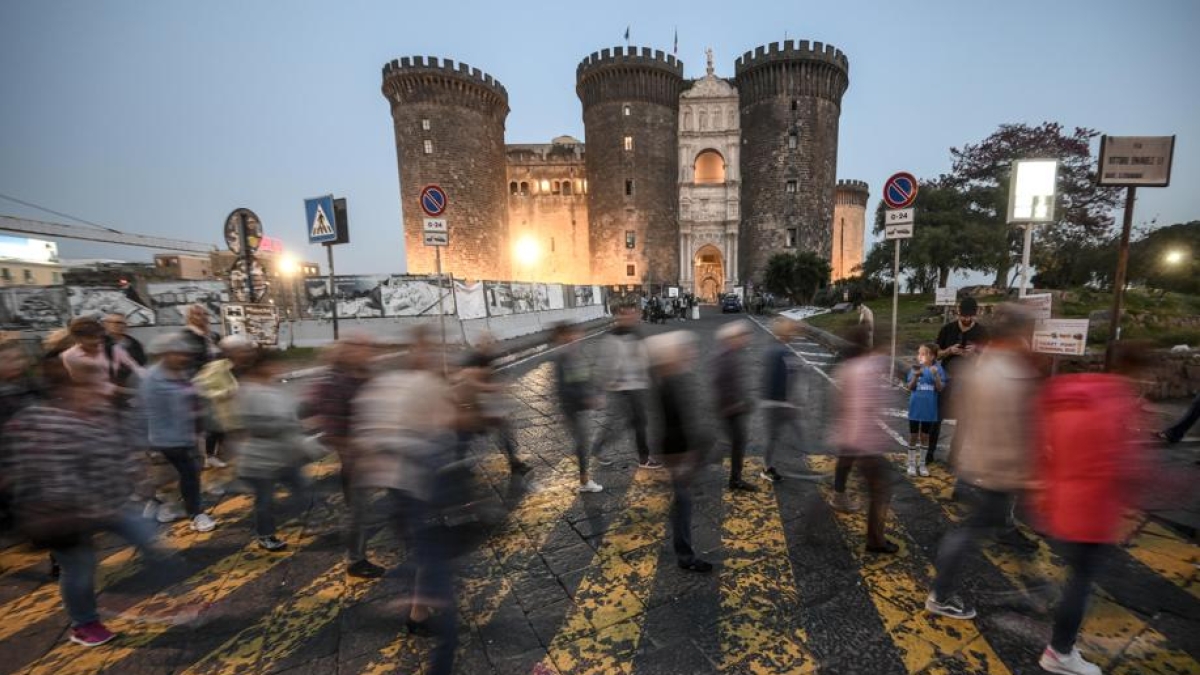 Turisti a caccia di autenticità nella città che falsifica tutto