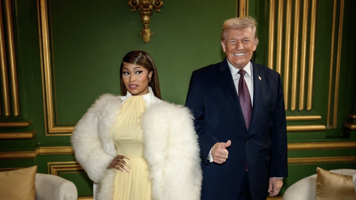 Nicki Minaj dopo aver detto che non sarebbe mai salita sul «carro di Trump» ora sta con lui «È il miglior presidente della storia»