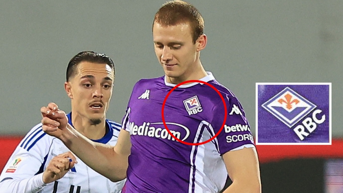 Sulle maglie della Fiorentina l’omaggio a Commisso e uno sponsor in meno