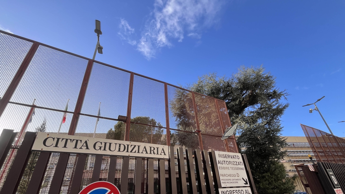 Truffa OnlyFans: responsabile amministrativo spendeva i soldi della sua azienda in hotel, video e PlayStation. Condannato a 4 anni di carcere