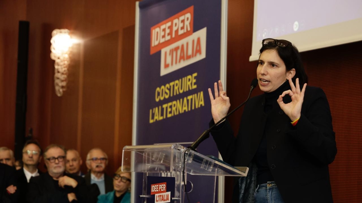 Schlein a Napoli: «La partita delle Politiche è aperta». E attacca Meloni: «Sovranista in Italia e subalterna all'estero»