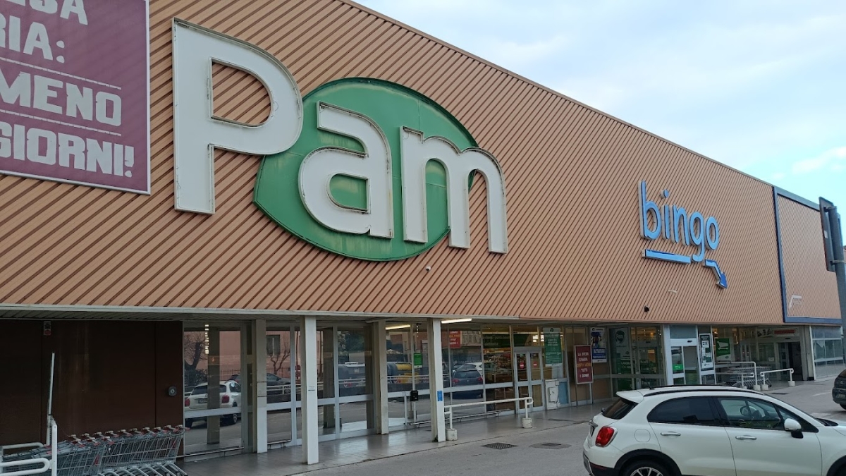 Licenziata dopo 30 anni per un flacone di detersivo da 2,9 euro non pagato: un altro caso Pam finisce in tribunale