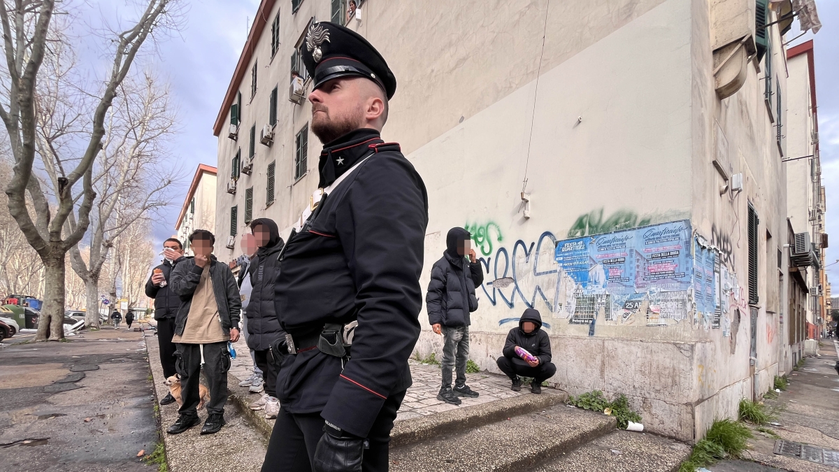 Quarticciolo: accerchiano con due auto una giornalista di Mediaset per rubarle il telefono, condannati a 16 mesi i due aggressori