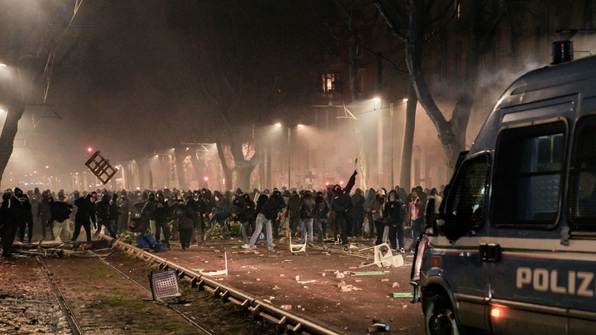 Scontri a Torino, accertamenti su altri due giovani toscani: chi sono, su cosa si indaga