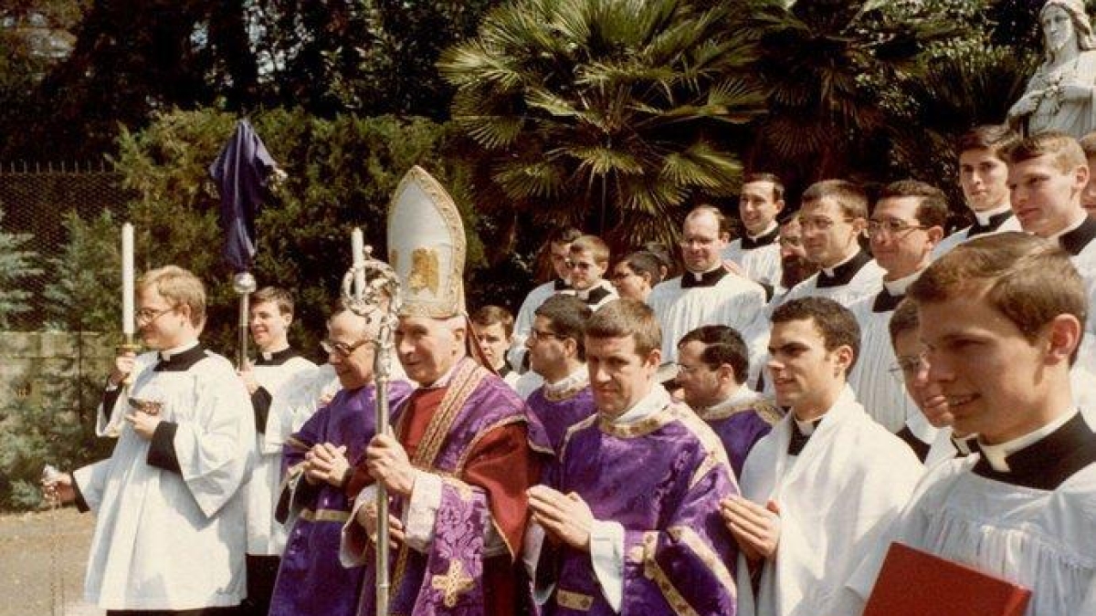 Il Vaticano ai lefebvriani: dialoghiamo, ma sospendete le ordinazioni dei vescovi o sarà scisma