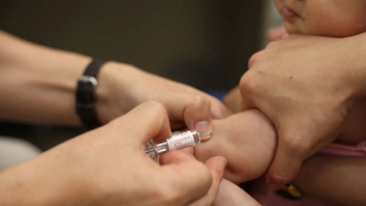 Meningite, l'allarme dei pediatri Fimp: «Pochi vaccini in Campania, copertura ferma al 50%. Tre dei 4 casi registrati a Napoli sono under 25»