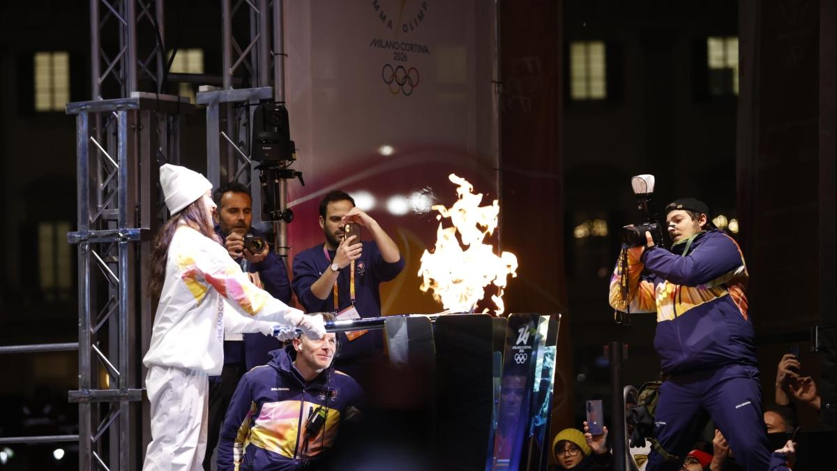 Milano, le strade chiuse il 6 febbraio per il viaggio della Fiaccola e l'inaugurazione dei Giochi a San Siro. Mappa dei disagi fra zone rosse, restrizioni e cortei