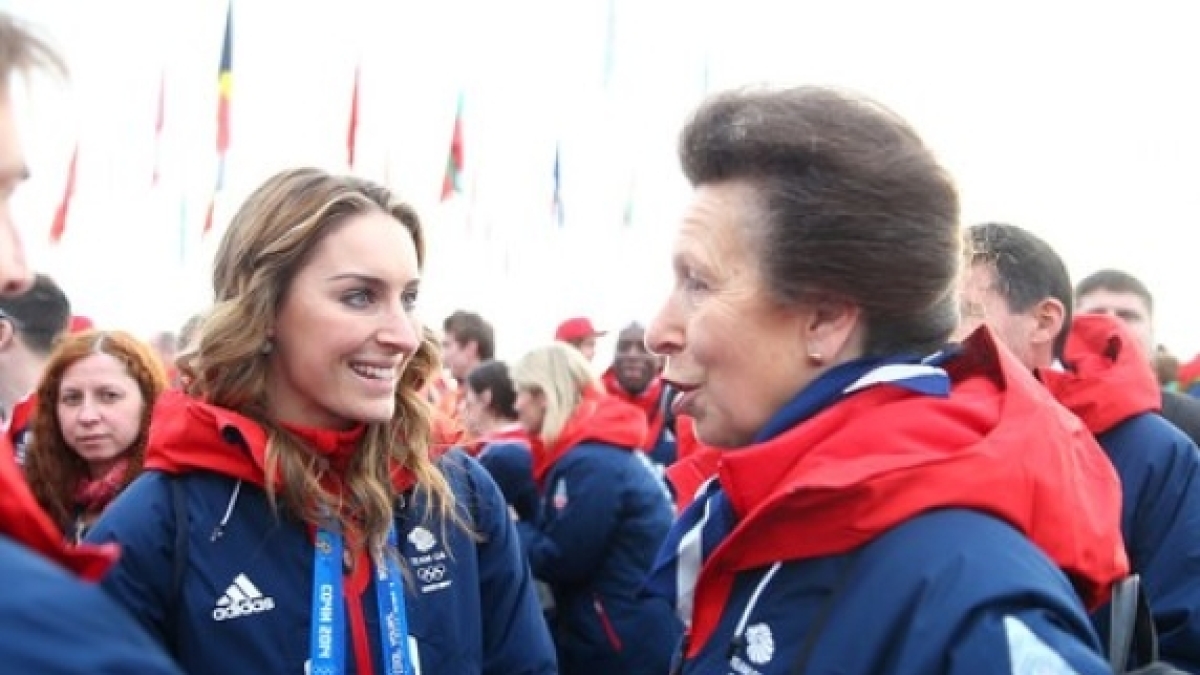 Milano, la principessa Anna per l'Inghilterra e l'emiro Al Thani del Qatar con la famiglia, Victoria di Svezia alle paralimpiadi: chi c'è nella pattuglia «royal»