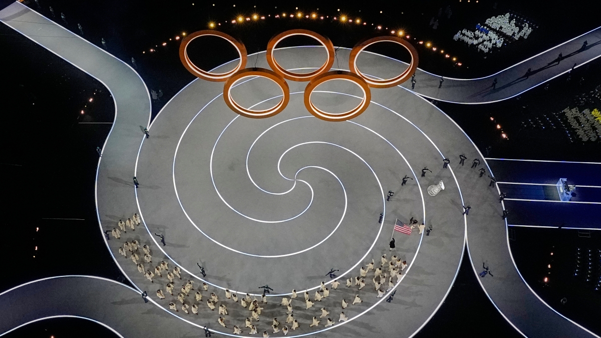 La cerimonia in tv: lo spirito gioioso, marchio italiano. Ma la telecronaca ha qualche imbarazzo di troppo