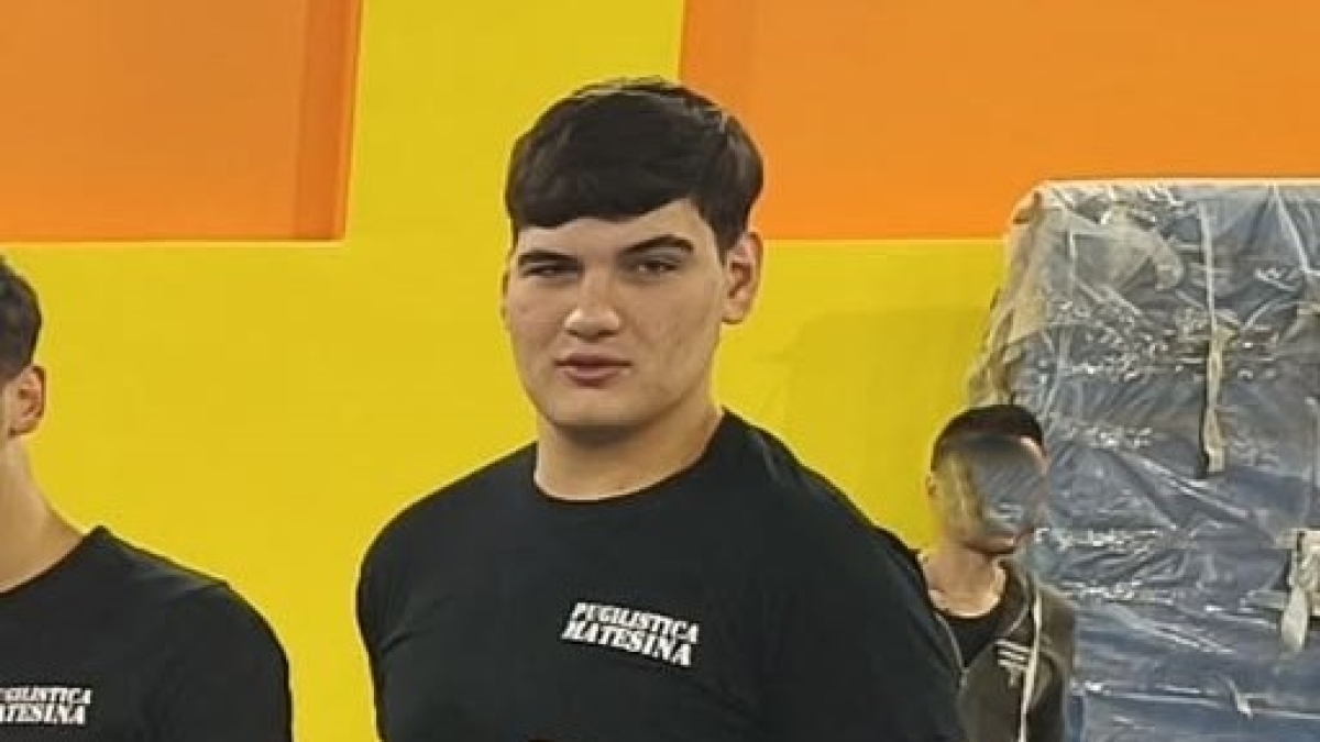 Andrea Grillo, 17 anni, promessa della boxe, muore per un incidente in moto nel Casertano. Grave altro ragazzo