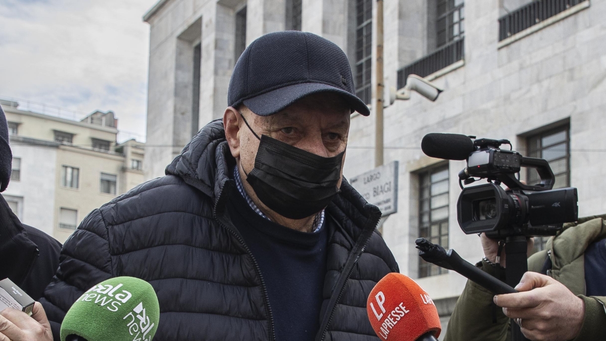 Milano, interrogato il presunto cecchino di Sarajevo: «Nessun safari umano, mai stato in Bosnia». Ma c'è la pista dei viaggi interrotti dai servizi segreti