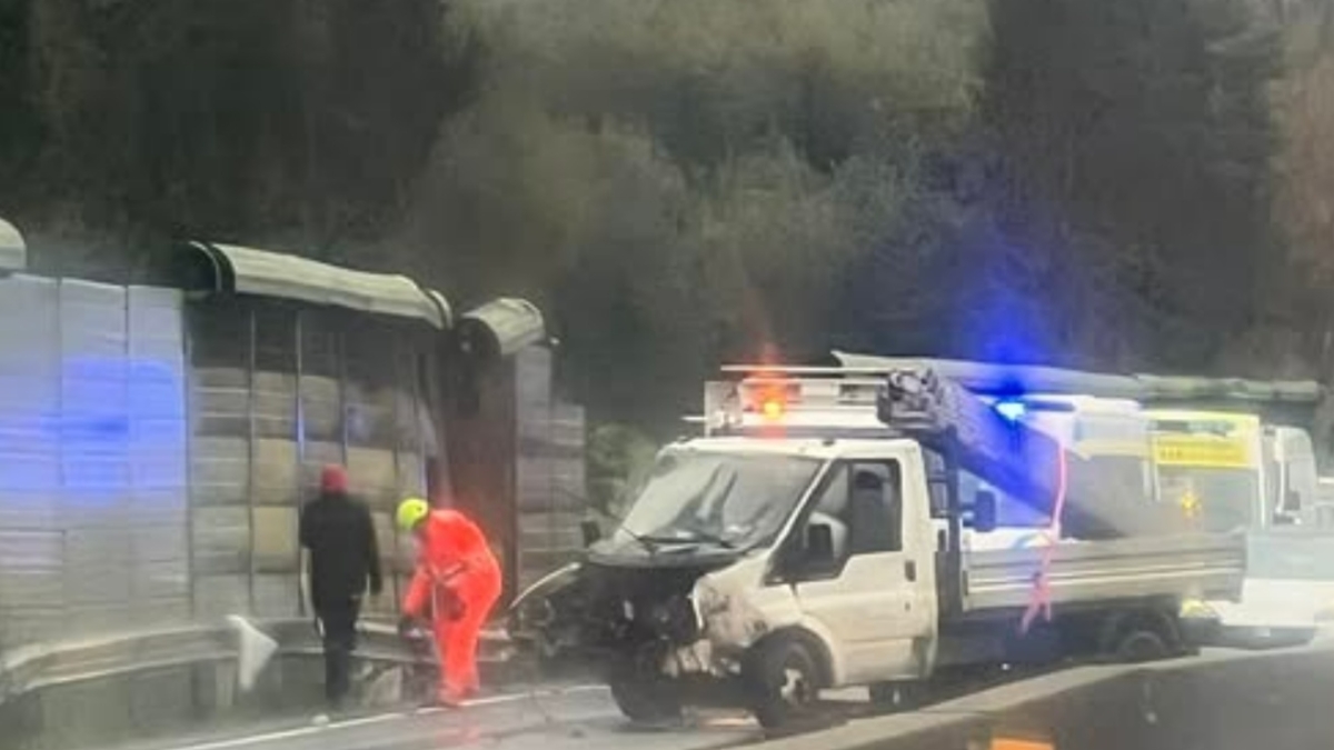 Incidente sulla FiPiLi, camion fuori strada: traffico in tilt tra Lastra a Signa e Ginestra, code fino a Scandicci