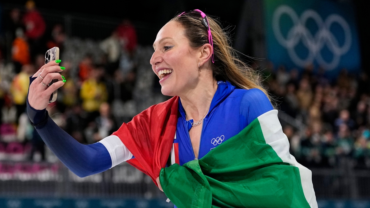 Slittino, medaglia sicura per la staffetta mista | Lollobrigida vince anche nei 5000 | Brignone trionfa davanti a Mattarella