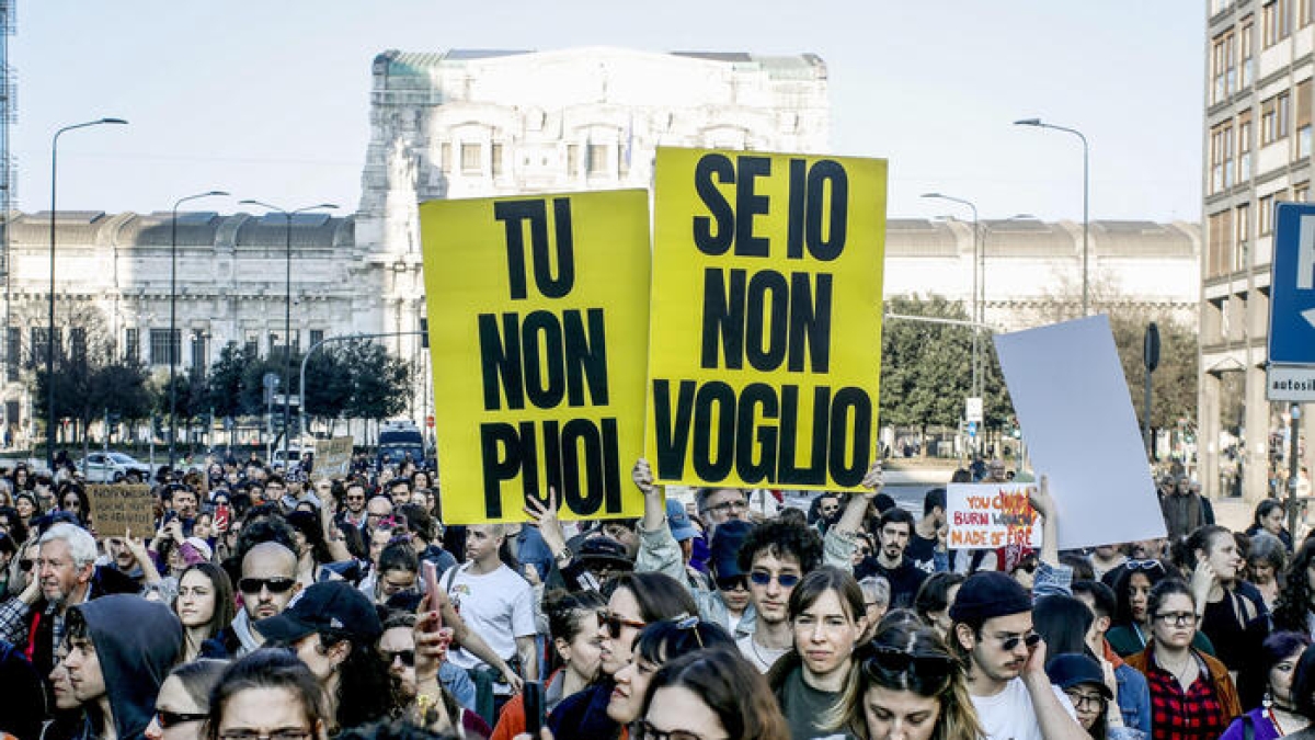 «Senza consenso è stupro», a Napoli fioccano le adesioni istituzionali al presidio a piazza Plebiscito