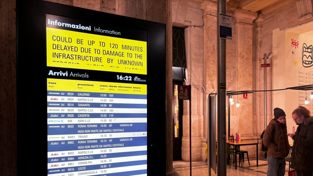 Sabotaggi sui binari: la benzina per bruciare i cavi, la conoscenza dei punti critici. La pista dell’effetto emulazione