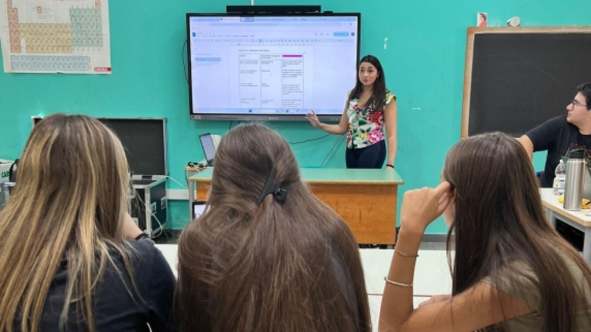 Istituti tecnici, Valditara cambia i piani di studi: meno ore di italiano. La Uil: «Serve una via trentina»