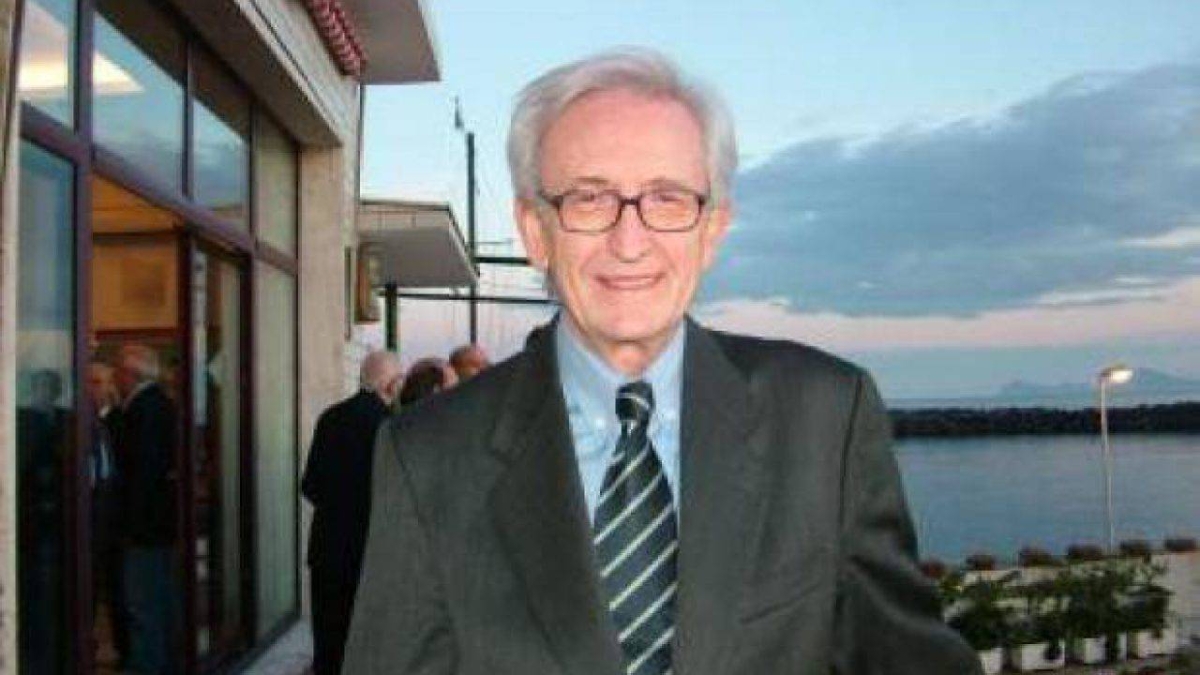 È morto Mimmo Liguoro, dal 1982 al 2006 ha condotto il Tg2 e poi il Tg3. Era originario di Torre del Greco