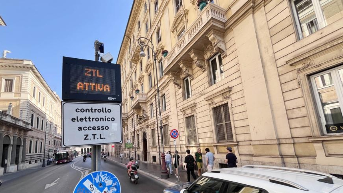 Auto elettriche e Ztl, «Oltre 5 mila artigiani, idraulici, elettricisti, muratori ora devono pagare per lavorare in centro»