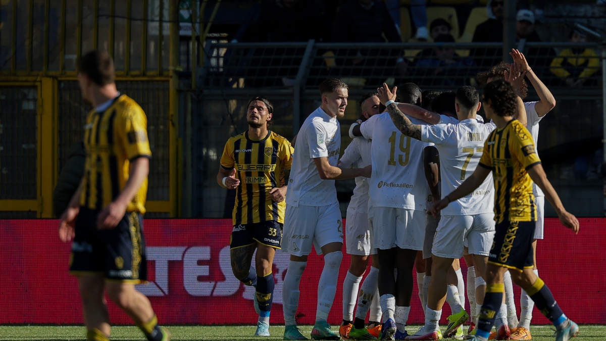 Serie B, la Juve Stabia perde l'imbattibilità interna dopo nove mesi: il Modena passa al Menti per 2-1