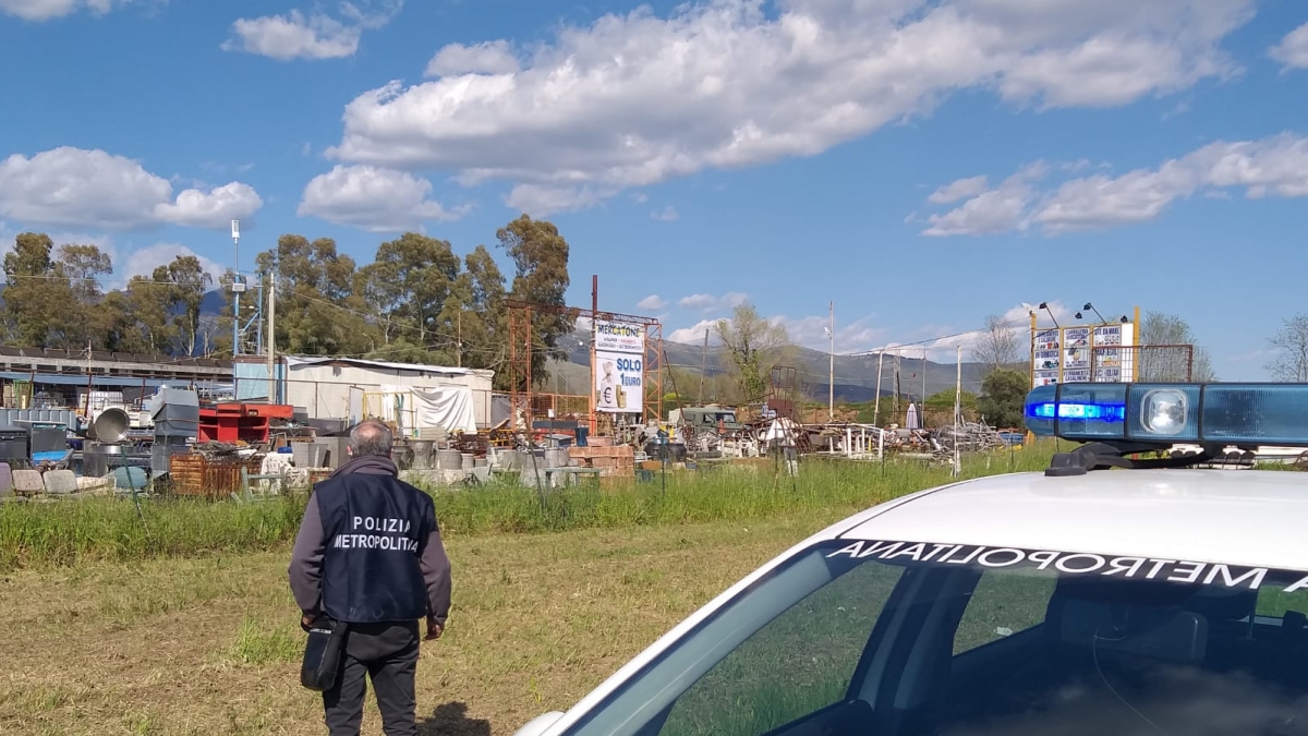 Terra dei Fuochi, tra Arzano e Melito altri 6 sequestri: 7 denunciati e 30mila euro di multe