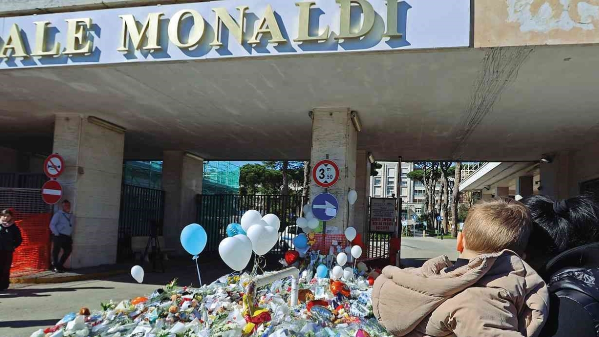 Gli indagati per la morte di Domenico salgono a sette. Slittano ancora autopsia e funerali