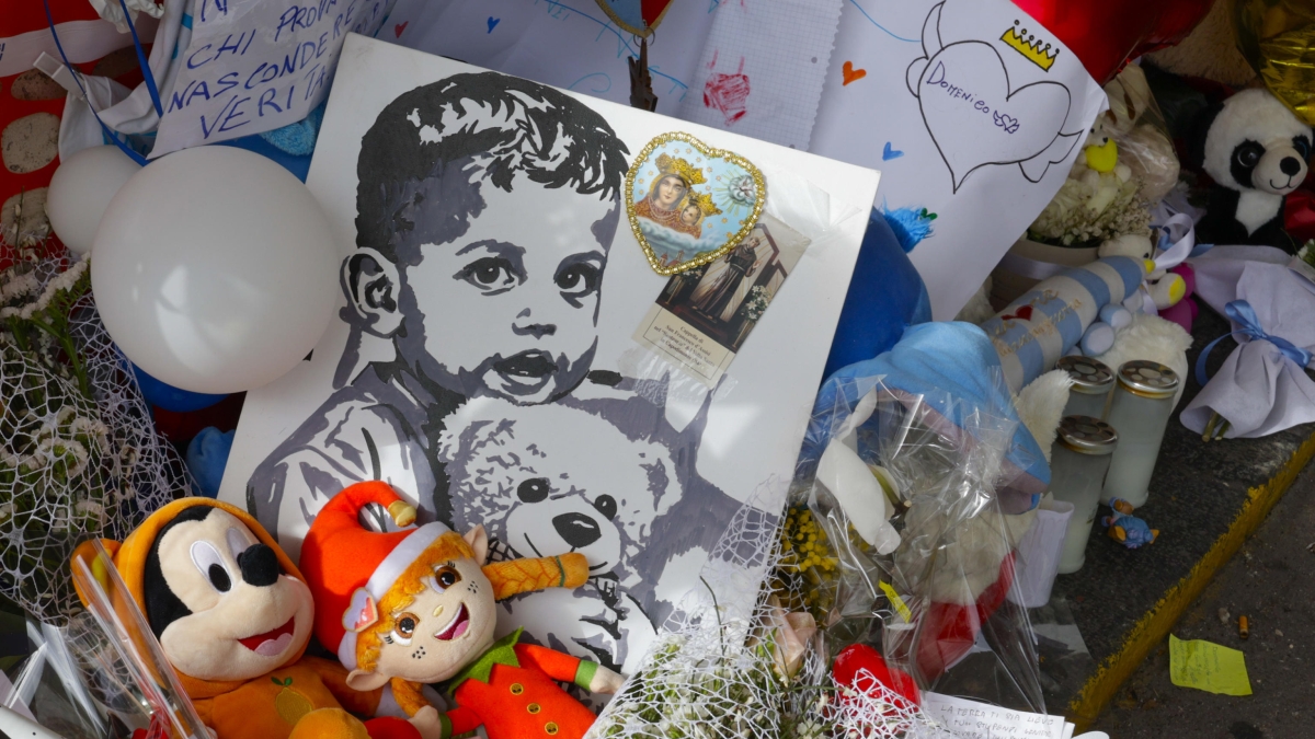 La madre di Domenico dai pm con l’audio del chirurgo: «Ammise di aver detto che era trapiantabile per disperazione». Al vaglio le chat dei 7 indagati