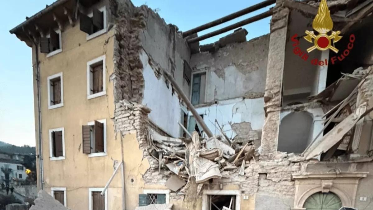 verona esplosione a negrar crolla palazzina un morto e tre estratti vivi dalle macerie160 da Xml2.corriere.it verona esplosione a negrar crolla palazzina un morto e tre estratti vivi dalle macerie160