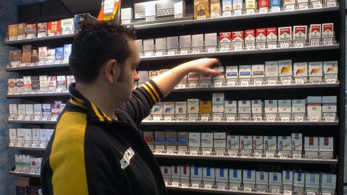 Milano, oncologi e istituti di ricerca sostengono l’aumento di 5 euro del prezzo di sigarette e tabacchi