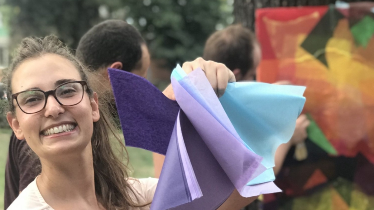 Nicla, 36 anni, colpita da aneurisma, ora vive in uno stato di coscienza minima: gli amici creano un podcast dove le raccontano i suoi ricordi