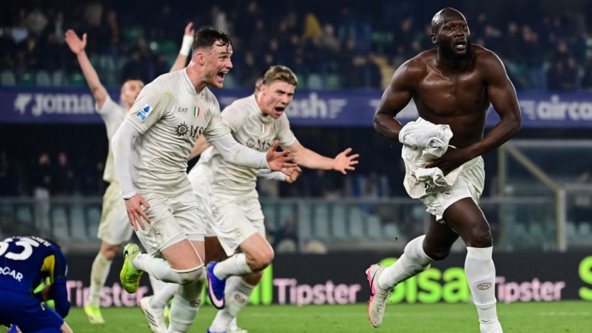 Napoli, riecco Lukaku. Big Rom entra e segna, Verona battuto al 96'