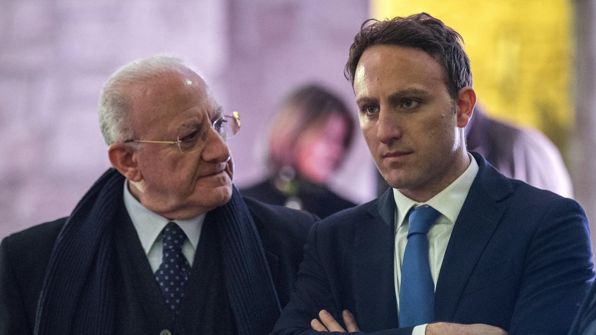 Il ritorno dello «sceriffo», l’imbarazzo del figlio: l'eterna saga dei De Luca a Salerno