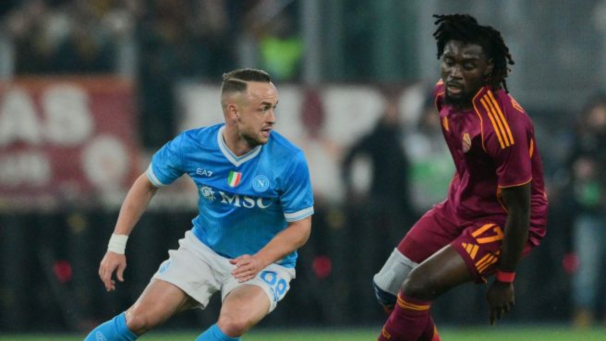 Il Napoli perde anche Lobotka: risentimento muscolare, con il Torino in preallarme Gilmour