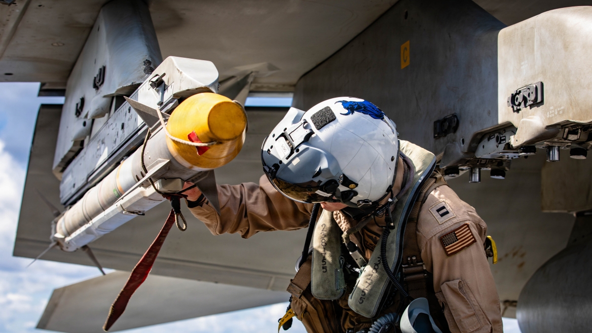 Medio Oriente, in azione navi e jet europei. Raid di Israele in Libano, attacchi massicci su Teheran. I pasdaran: «Hormuz è sotto il nostro controllo» | Borse, l