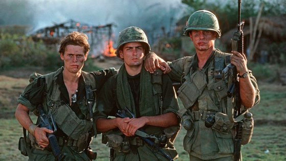 «Platoon»: l'ispirazione, dove è stato girato, che ruolo avrebbe potuto interpretare Jim Morrison, 7 segreti