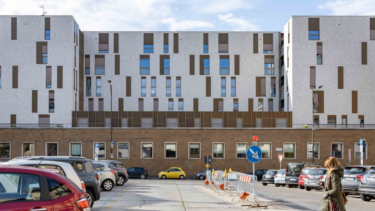 «Su Booking oltre i 2 mesi consentiti»: il mistero degli studentati-albergo a Firenze