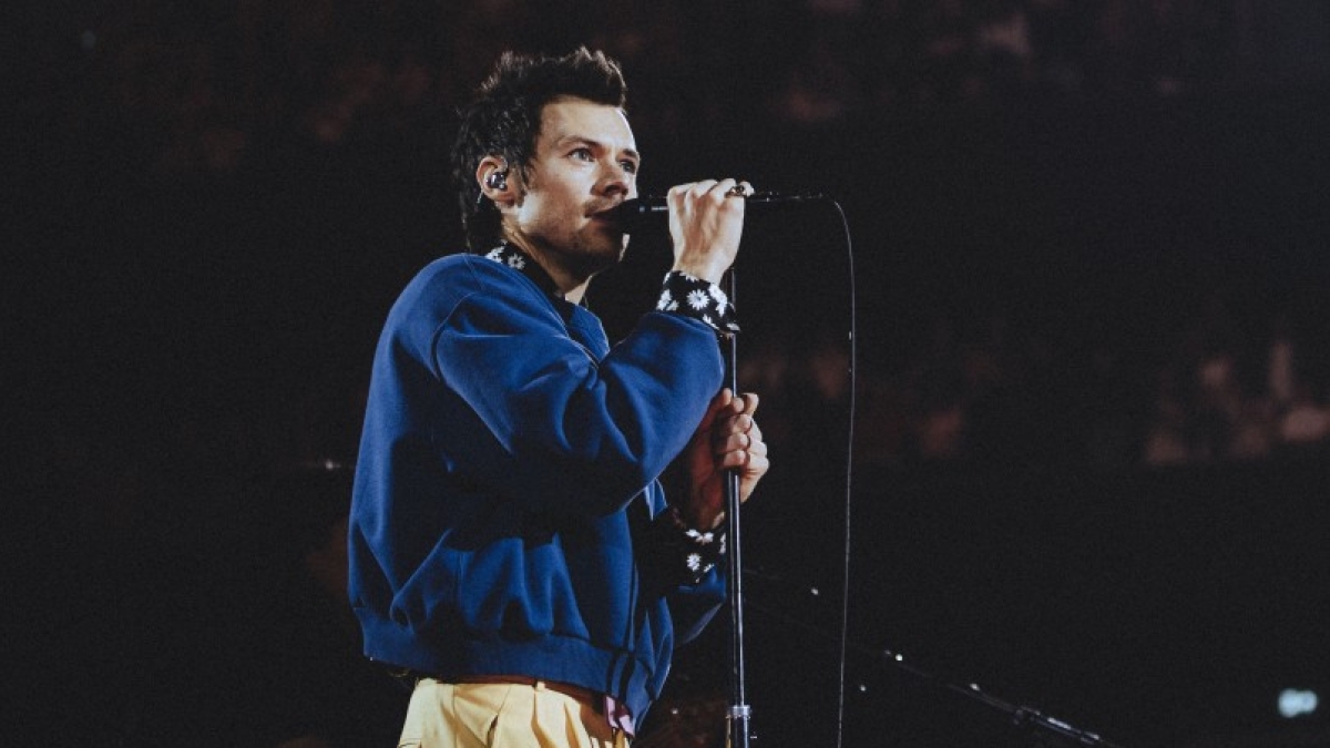 Harry Styles a Manchester: «Ho riscoperto che privilegio sia essere qui sul palco grazie alla musica»
