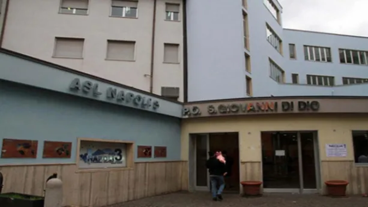 Nuovo agguato a nord di Napoli: spari nel traffico, ad Arzano ucciso 49enne. Poche ore prima a Marano l'omicidio del cognato del boss Nuvoletta