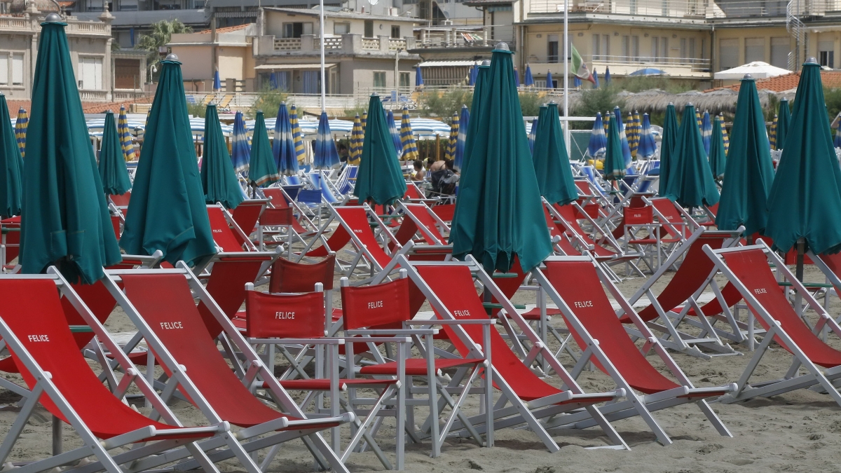 Guerra in Iran, timore di un’estate modello lockdown. Con in più l’effetto bollette sui consumi