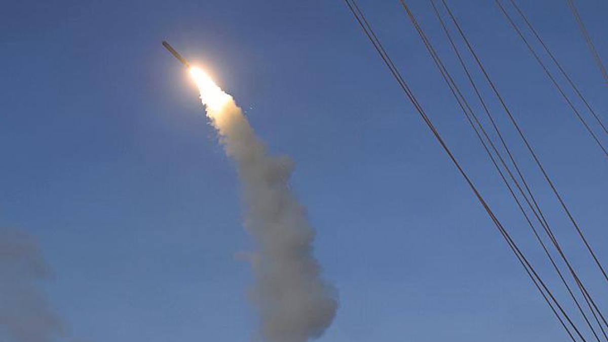 Crisi in Medio Oriente, Meloni sente i leader del Golfo. Il Colle convoca il Consiglio di difesa