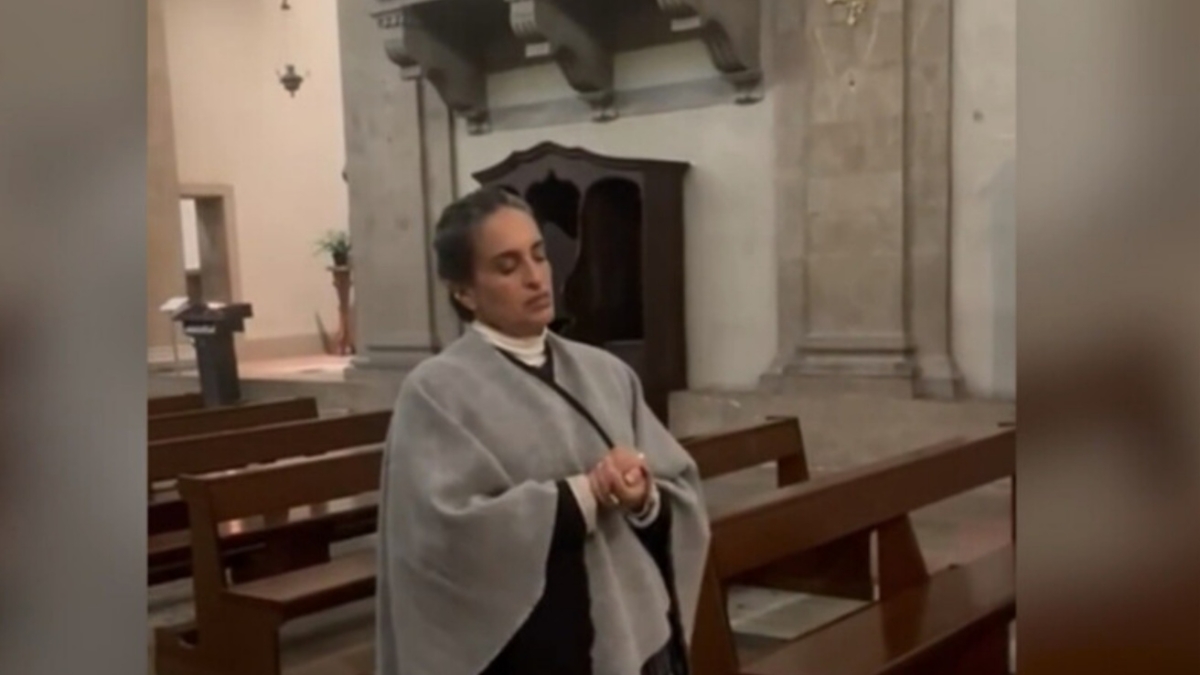 La cantante Noa bloccata a Firenze: «Canto per la pace, ma ho paura di questa guerra in Iran: è un conflitto grave, diverso da tutti gli altri»