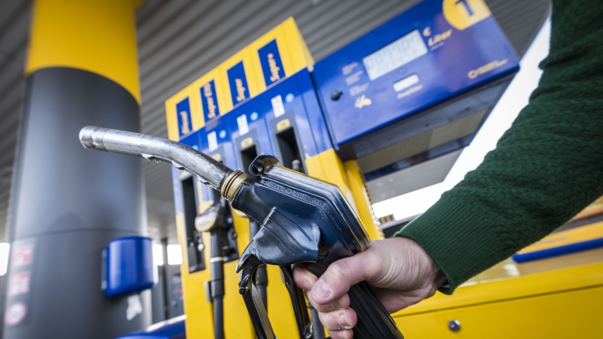 Borse oggi 11 marzo, prezzo petrolio in diretta | L’Europa peggiora: nessun taglio sulle accise in Cdm e il gasolio arriva a 2,6 euro in autostrada