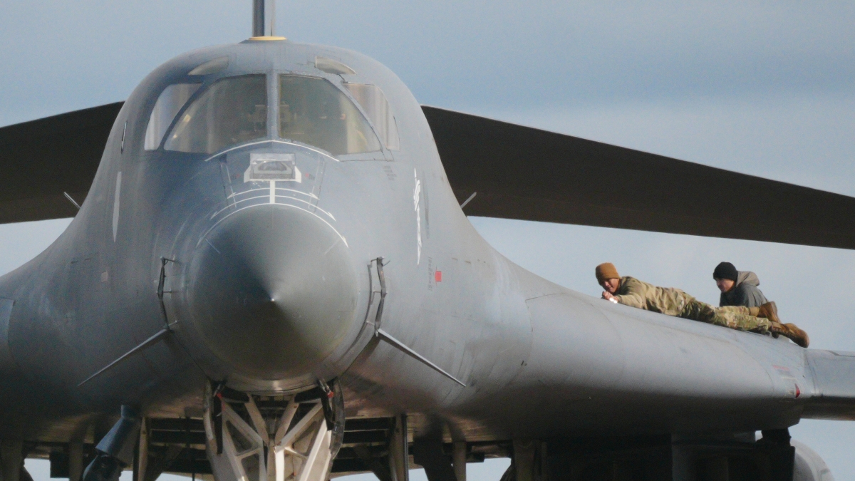 Trump: «Guerra quasi terminata», ma Netanyahu: «Non abbiamo ancora finito». I media Usa: «Usate munizioni per 5,6 miliardi in 2 giorni». La Turchia schiera i Patriot | Borse in positivo, giù il greggio