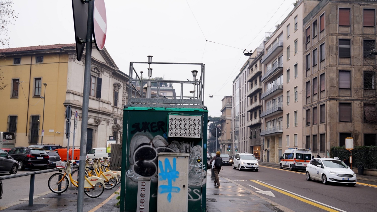 Inquinamento a Milano, il PM2,5 accelera l’invecchiamento della pelle e aumenta le infiammazioni cutanee