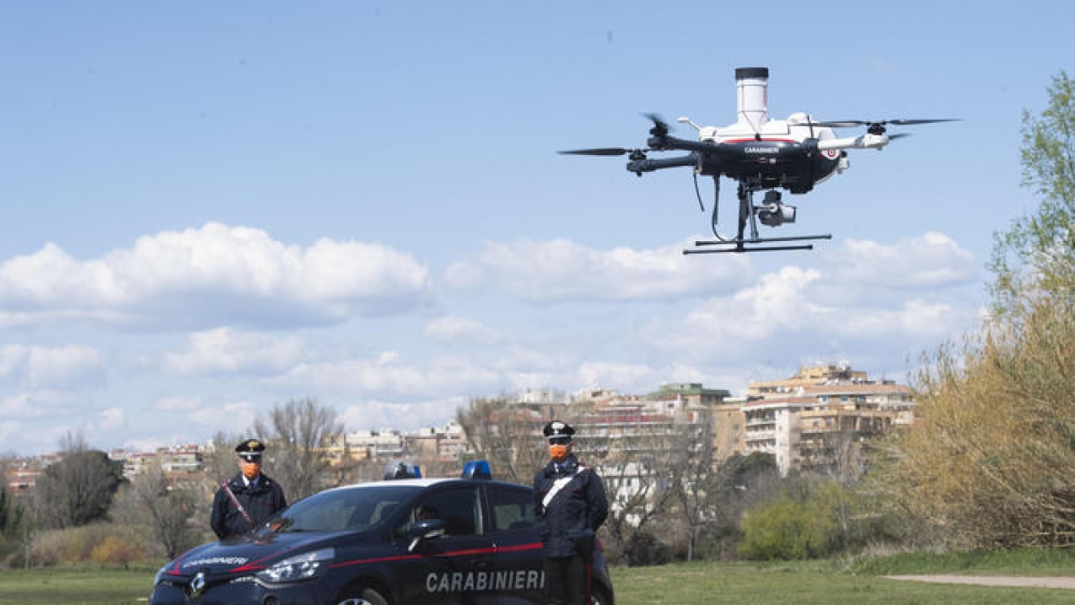 Bacoli, incassa 5mila euro di pizzo da un'impresa ma la scena viene catturata con un drone: arrestato 31enne